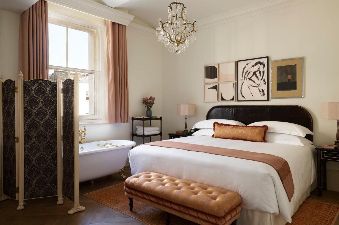 Hotel Nomad Londýn Exteriér fotografie A bedroom at the Hotel George Washington