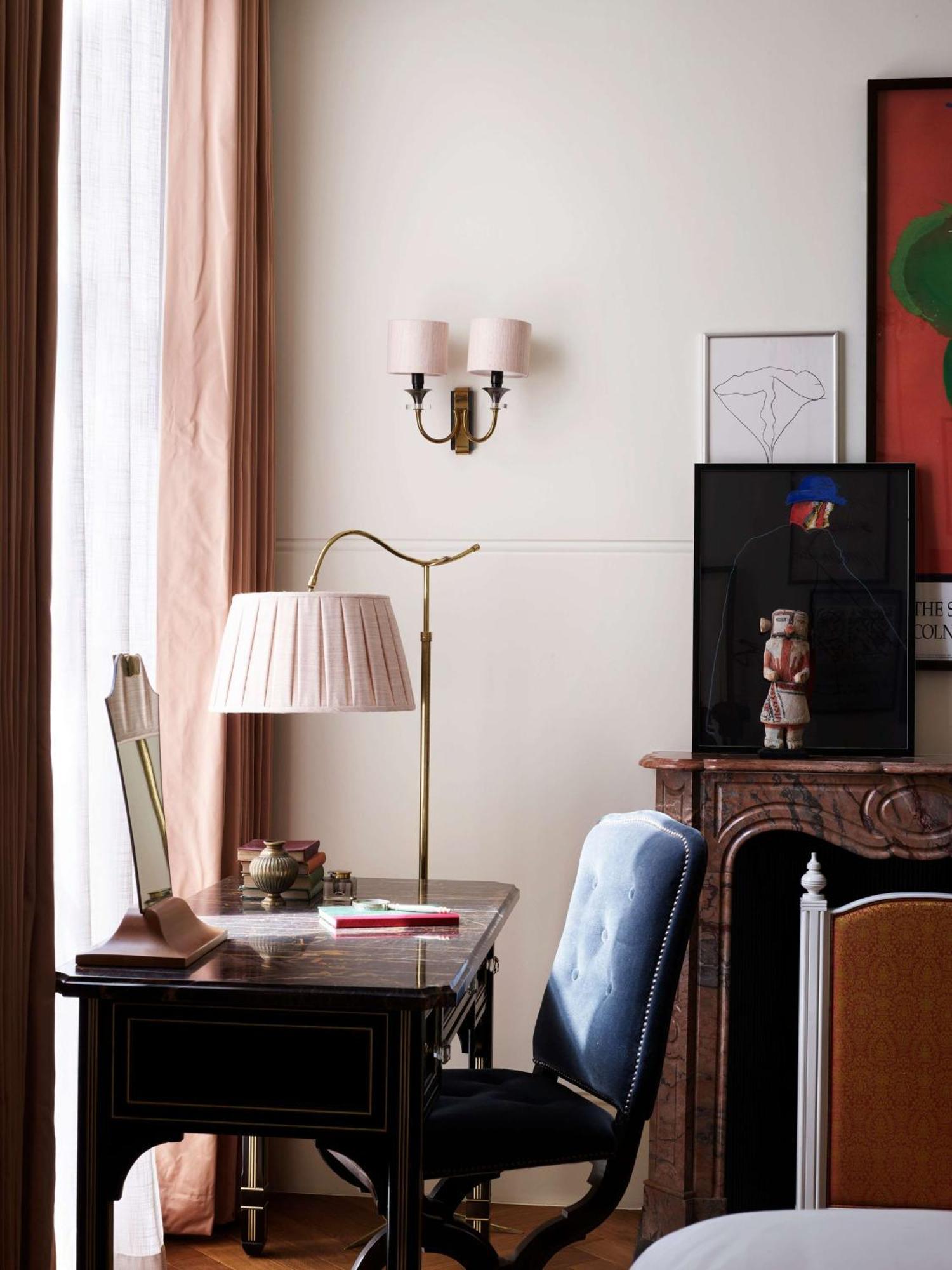 Hotel Nomad Londýn Exteriér fotografie A wall light