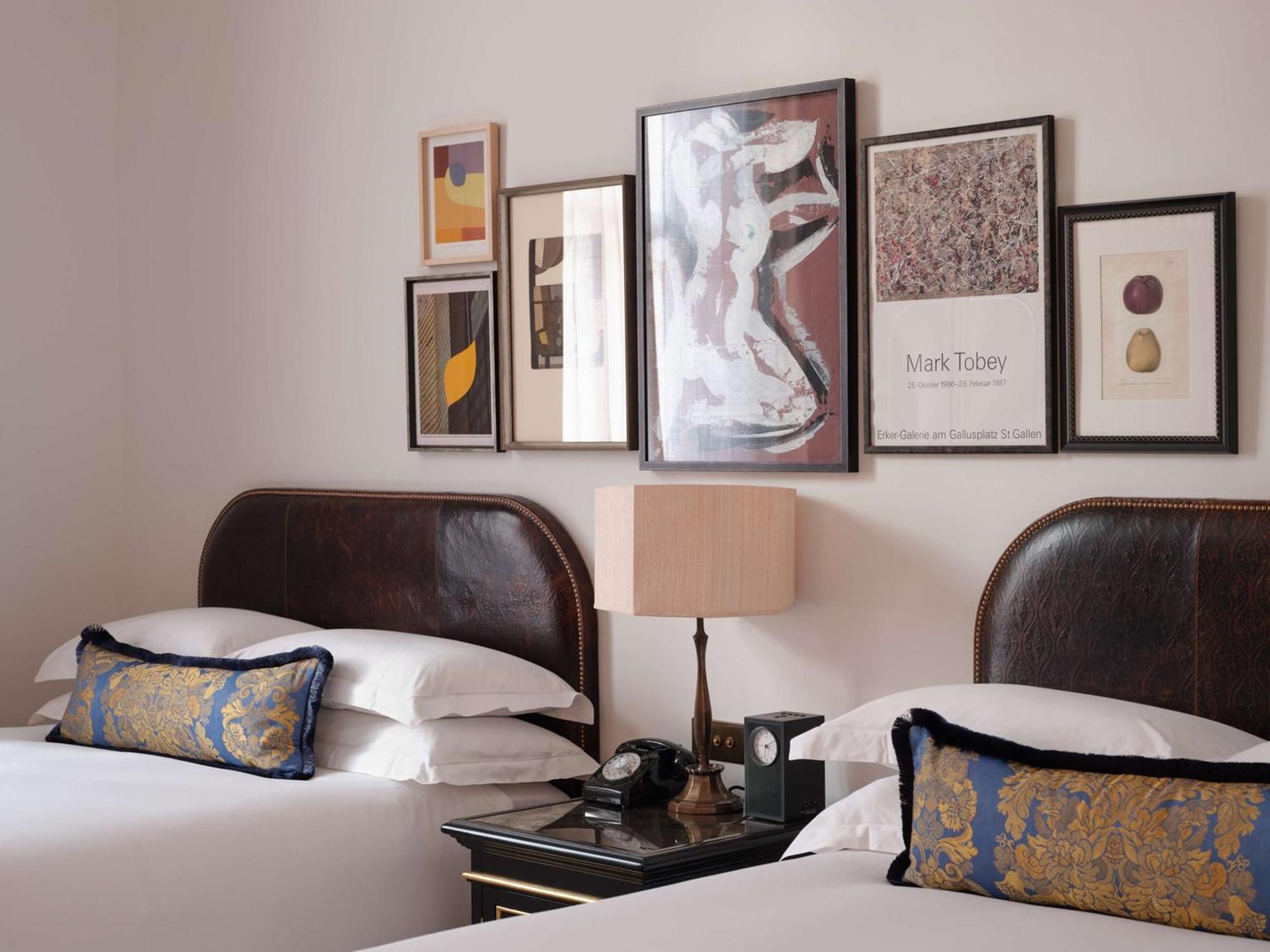 Hotel Nomad Londýn Exteriér fotografie Artwork by Mark Rothko in a guest room at The Ritz-Carlton, Boston