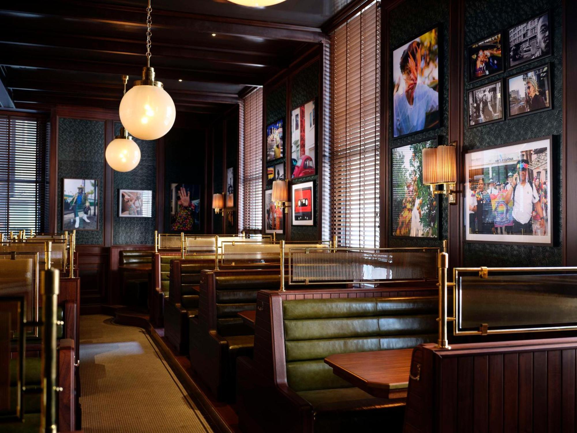 Hotel Nomad Londýn Exteriér fotografie Interior of a typical PF. Chang's